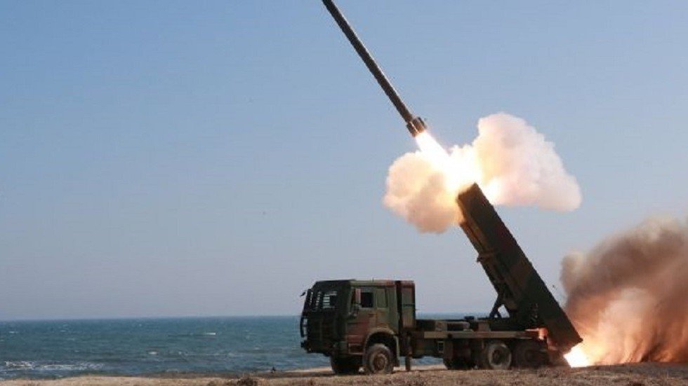 كوريا الشمالية تؤكد اختبار "قذائف بعيدة المدى وأسلحة موجهة"