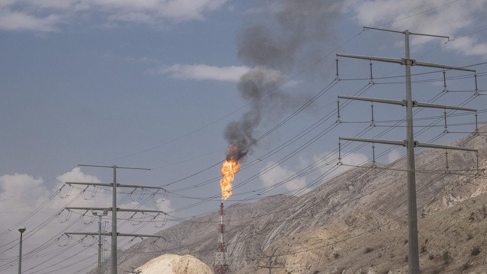 إيران تلجأ لـ"السوق الرمادية" لبيع نفطها