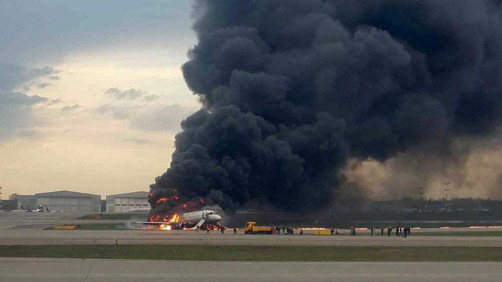 مقتل 41 شخصا بكارثة طائرة الركاب في موسكو