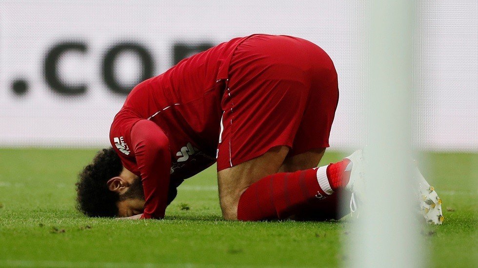 أول "تغريدة" لمحمد صلاح بعد الإصابة
