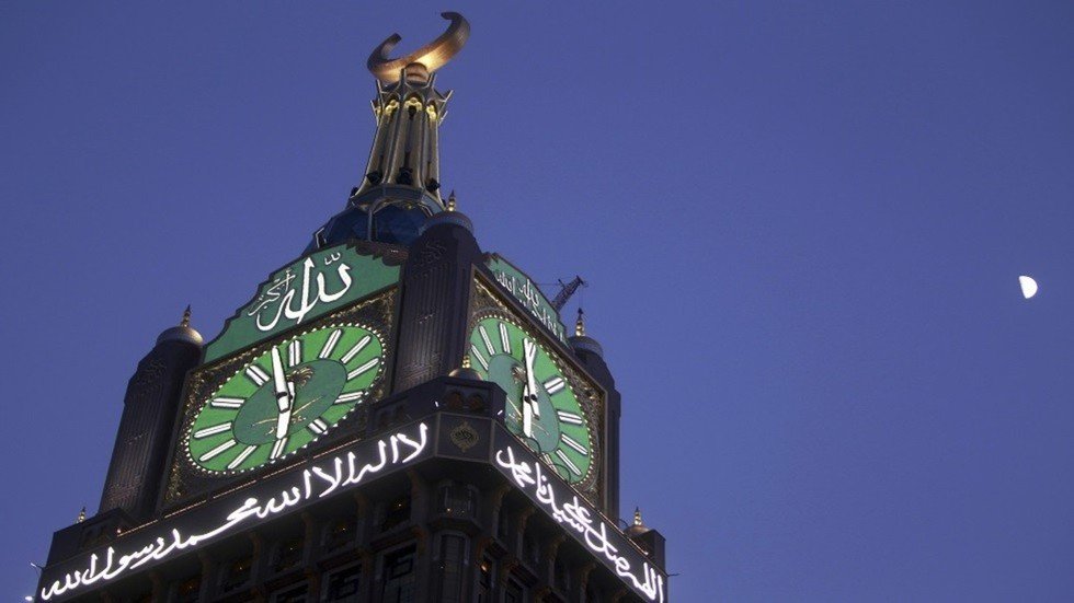 18 دولة عربية تعلن اليوم أول أيام رمضان.. و3 دول أخرى تعلنه غدا الثلاثاء