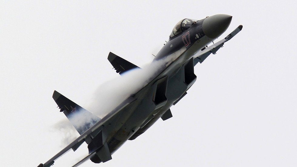 سو-35 قادرة على تحويل إف-35 إلى حطام