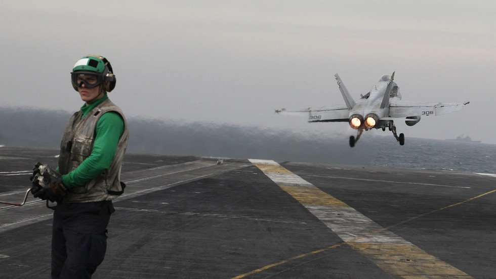 مسؤول عسكري أمريكي: أرسلنا القوة الضاربة إلى الخليج بسبب تحضيرات إيران لمهاجمة عسكريينا