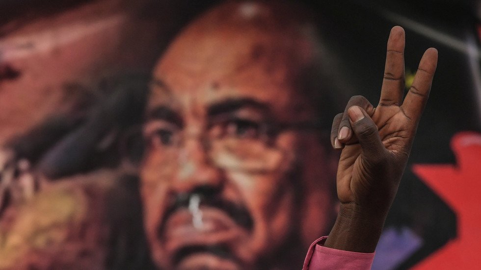 كلمات منسوبة للرئيس السوداني المخلوع.. هذا ما يردده عمر البشير في سجنه!