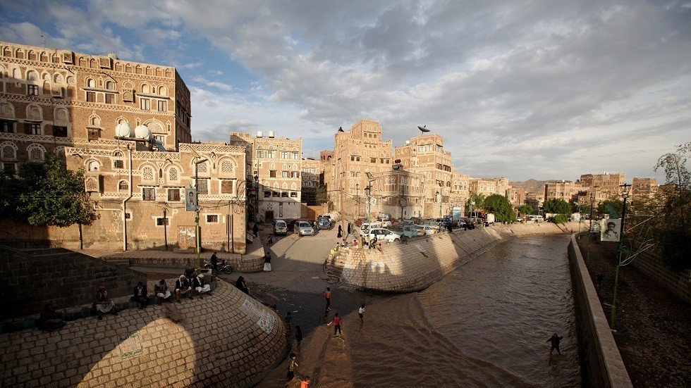 "أنصار الله" تستهدف مركزا عسكريا سعوديا.. والجيش اليمني يؤكد مقتل عشرات "الحوثيين"