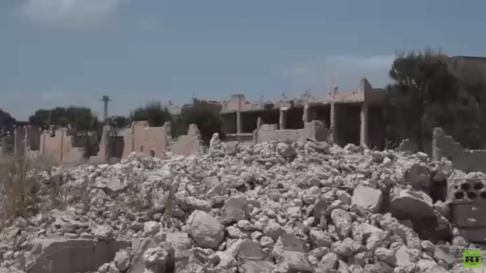 خنادق المسلحين تعيق عودة أهالي ريف حمص 