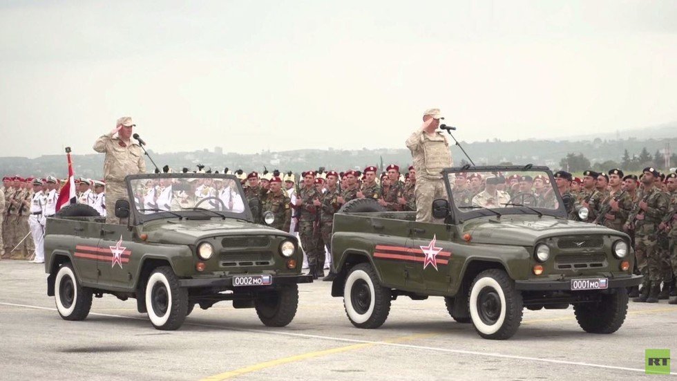 شاهد.. استعدادات قاعدة حميميم في سوريا للعرض العسكري بمناسبة عيد النصر