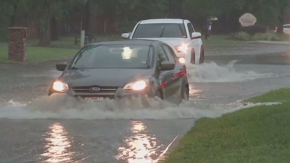 شاهد.. الفيضانات تجتاح ولاية تكساس الأمريكية