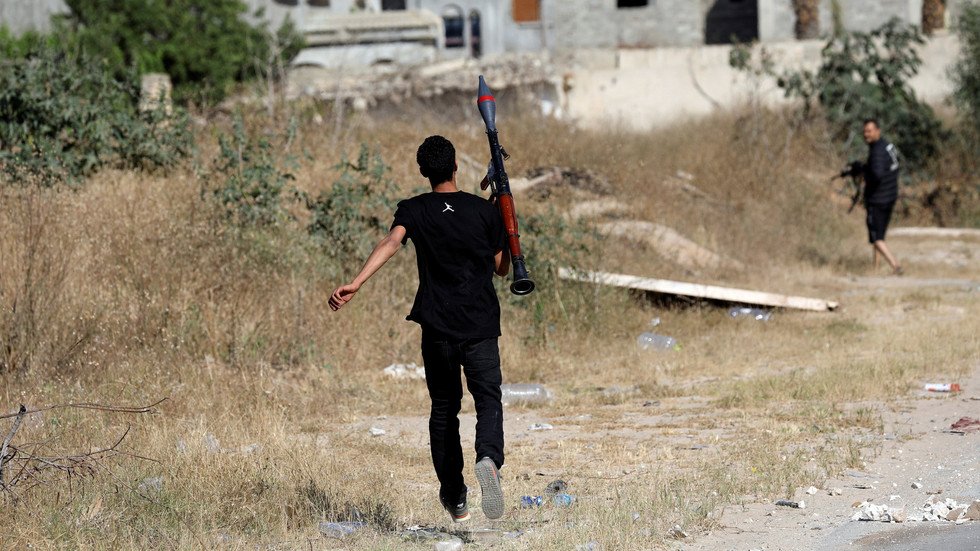 مقتل 3 أشخاص بهجوم شنه مسلحون جنوبي ليبيا 