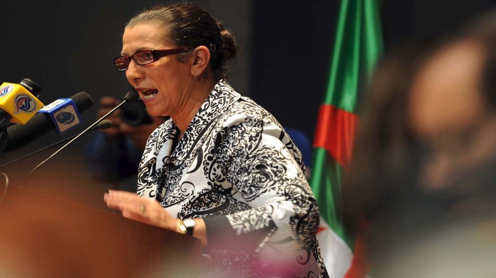 الجزائر.. حزب لويزة حنون يطالب السلطة الجديدة بإطلاق سراحها فورا دون قيد أو شرط