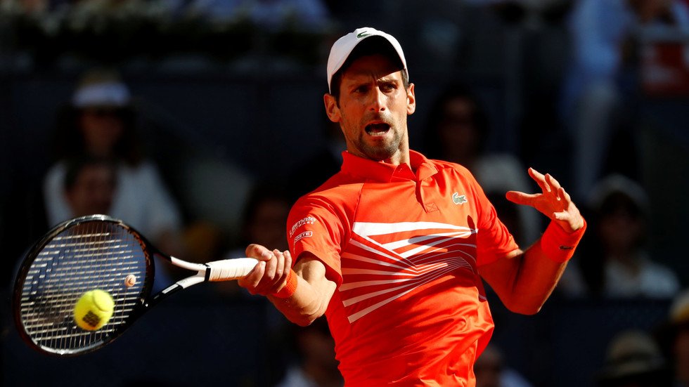 دجوكوفيتش يتخطى ثيم ويبلغ نهائي مدريد