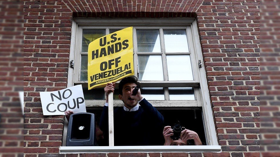 السلطات الأمريكية تقطع إمدادات المياه عن سفارة فنزويلا في واشنطن