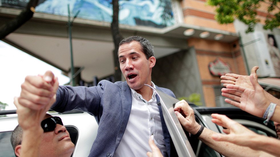 غوايدو يطلب فتح اتصال مباشر مع البنتاغون لـ"تنسيق محتمل"