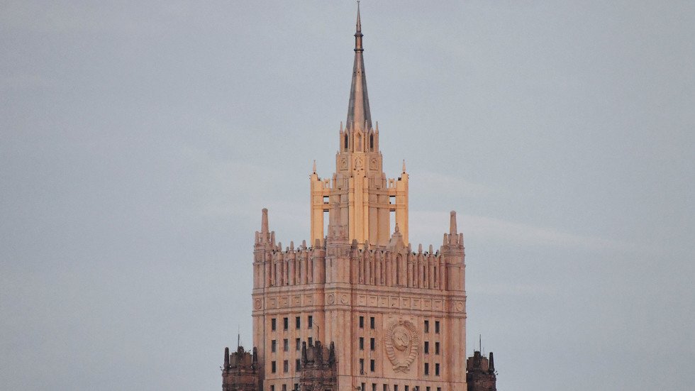 لافروف ونظيره الصيني سيبحثان التسوية السورية والحفاظ على الاتفاق النووي الإيراني