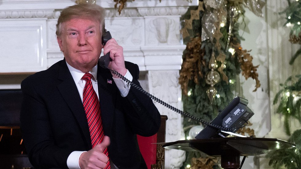 كاتب سعودي: هاتف ترامب سيرن!