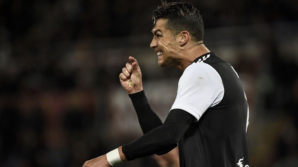 رونالدو يستهزئ من قائد روما بحركة مستفزة (فيديو)