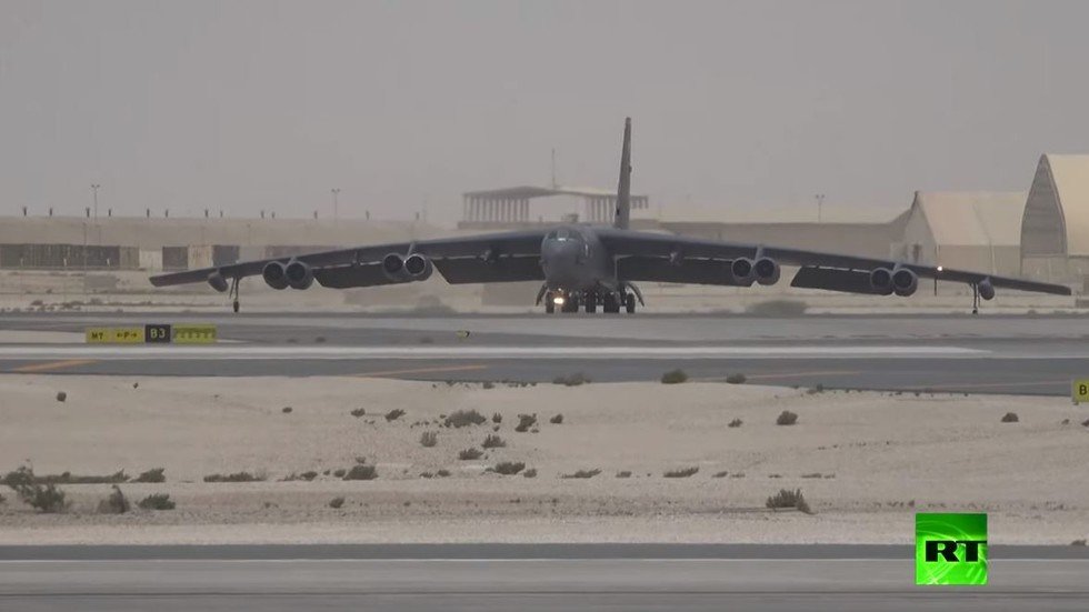 قاذفة "بي-52" الأمريكية النووية تقلع من قاعدة "العديد" القطرية