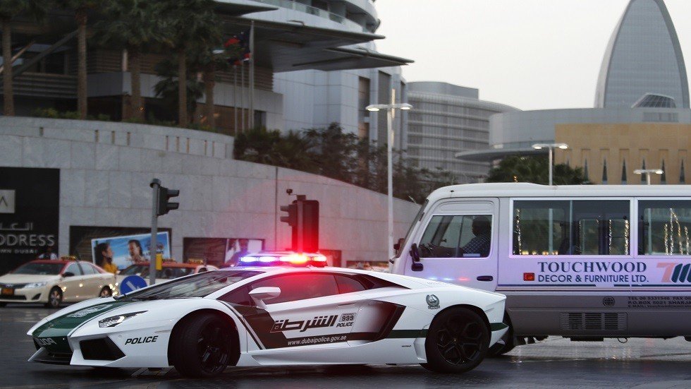 الإمارات: القبض على عصابتي مخدرات زعيم إحداهما عامل نظافة 