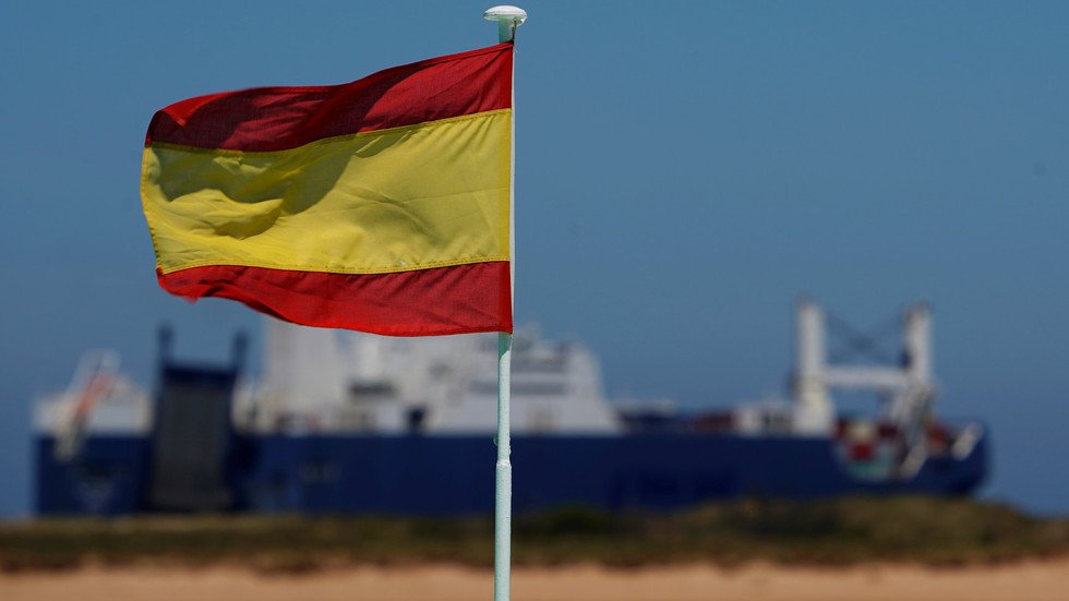 مصدر رسمي إسباني: السفينة السعودية غادرت ميناءنا محملة بمواد تجهيز معارض للإمارات