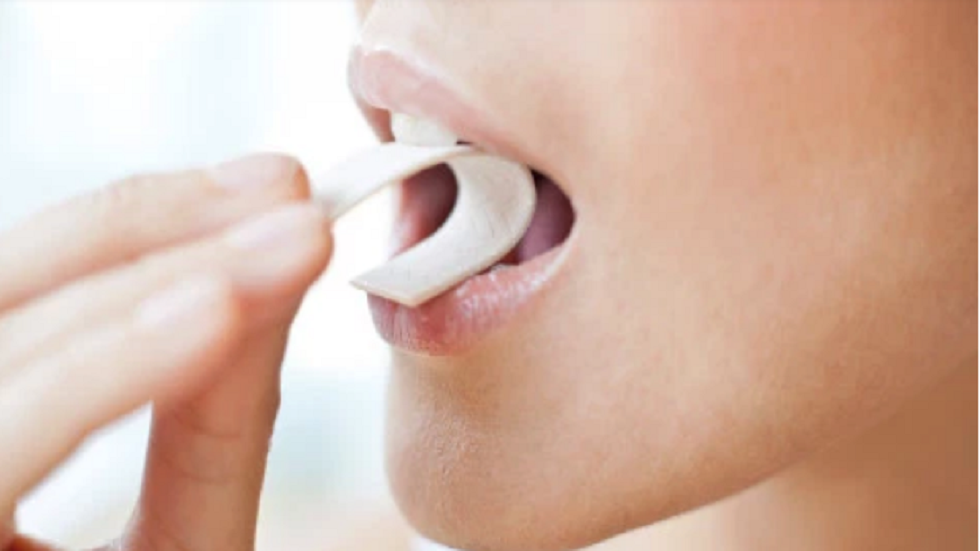 مكوّن شائع في العلكة والمايونيز يهدد حياتنا!