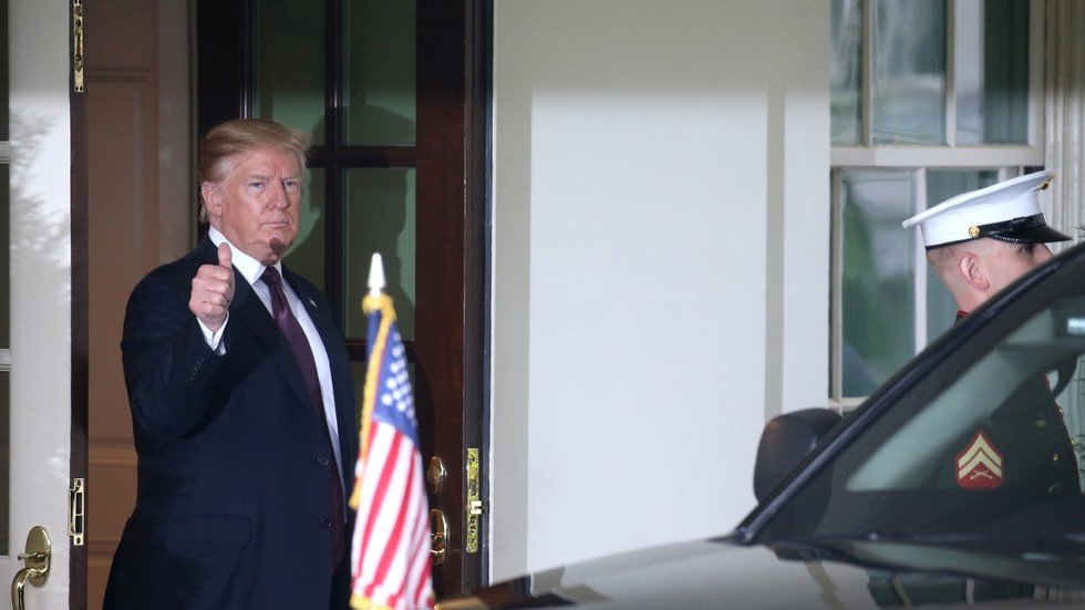 ترامب يدافع عن مفاوضاته التجارية مع الصين