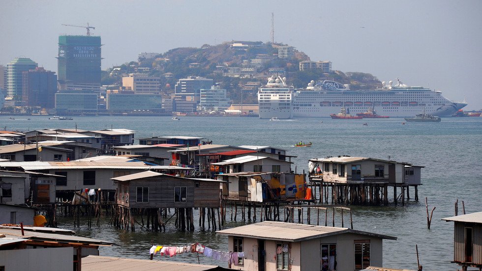 تحذيرات من "تسونامي" بعد زلزال عنيف ضرب غينيا الجديدة