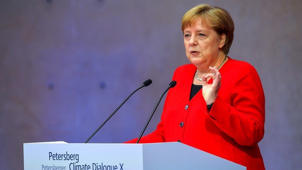 ميركل تقر بحدوث مواجهات مع ماكرون