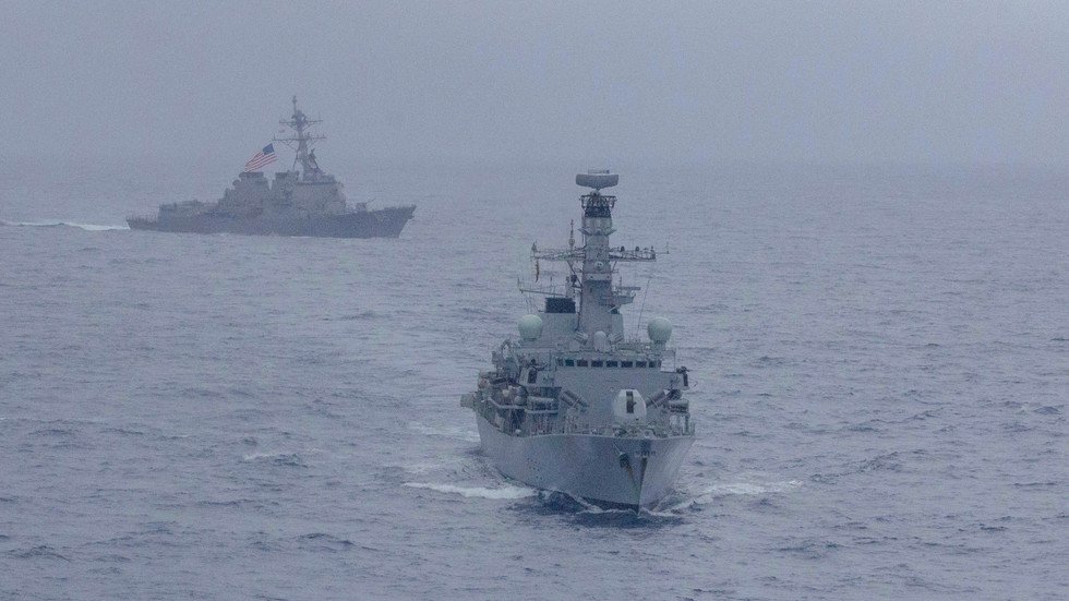 مناورات بحرية هي الأولى من نوعها في آسيا