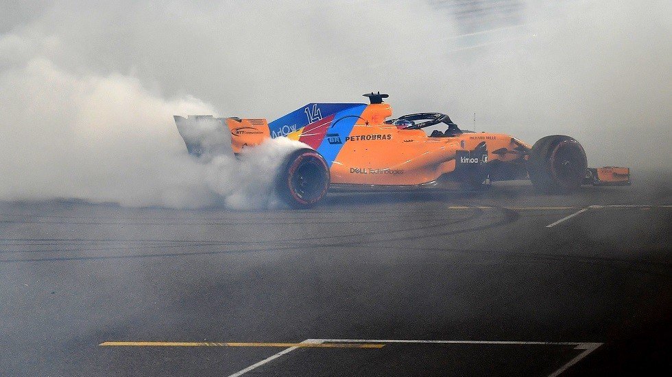 شاهد.. تحطم سيارة بطل العالم ألونسو في سباق "إندي-500"