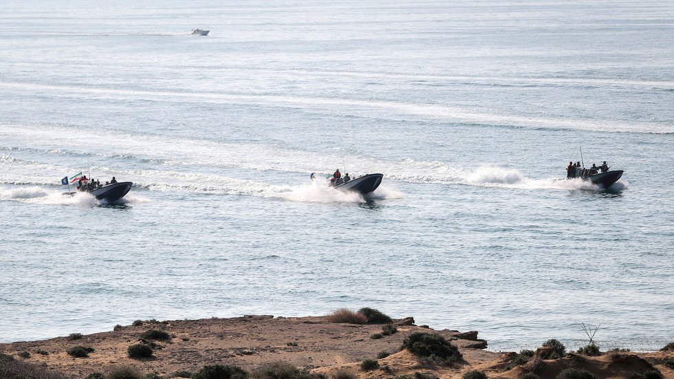 نيويورك تايمز: إيران أزالت صواريخ من بعض قواربها كانت سببا في التصعيد مع واشنطن