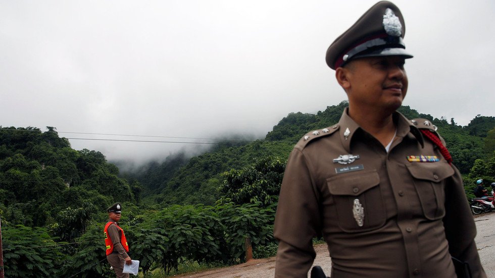 كلب ينقذ رضيعا دفن حيا في تايلاند