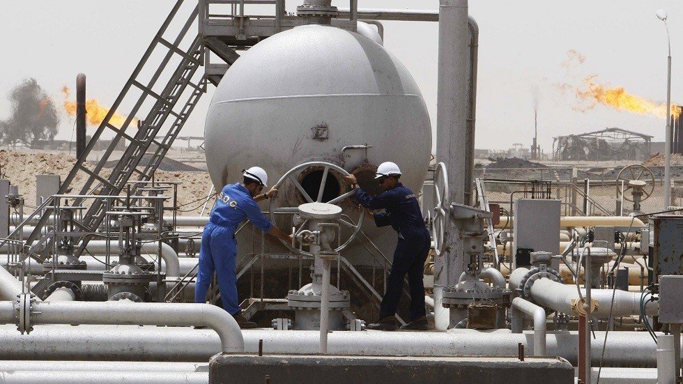 "إكسون موبيل" تجلي موظفيها من حقل نفطي في العراق 