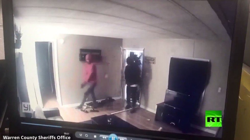 دخلوا لسرقة منزل فكانت المفاجأة بانتظارهم!