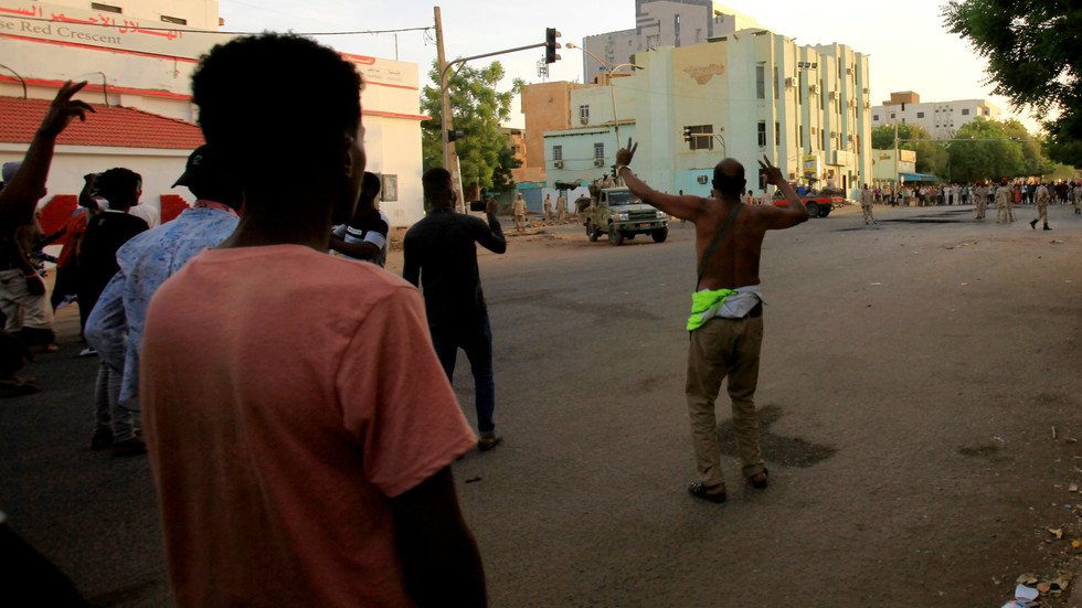 المجلس العسكري الانتقالي في السودان يعلن استئناف المفاوضات مع قوى الحرية والتغيير غدا الأحد