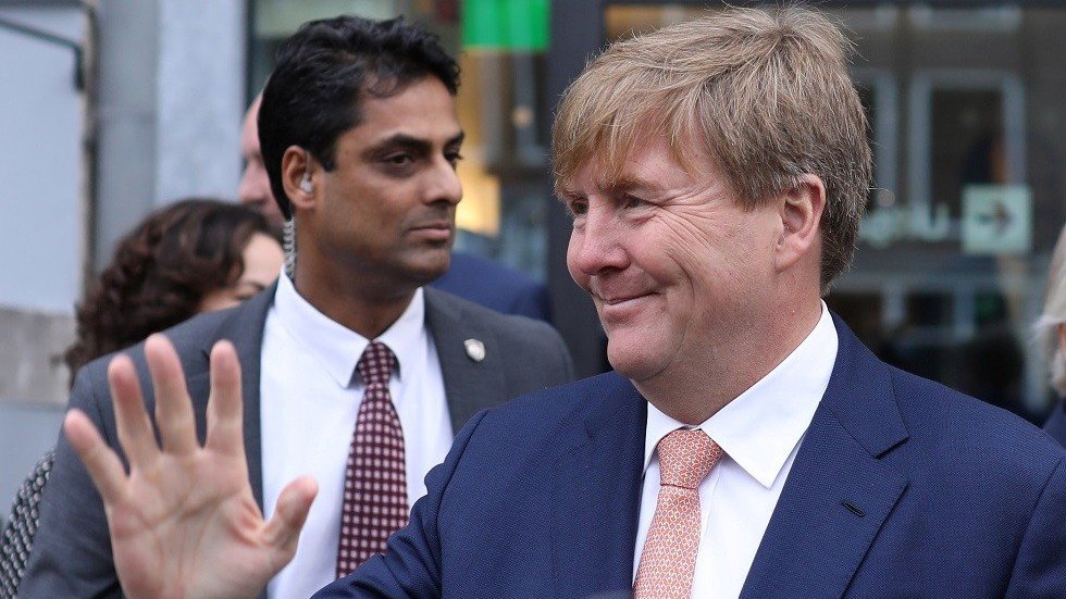 ملك هولندا يفاجئ مهاجرين على مأدبة إفطار (صورة + فيديو)