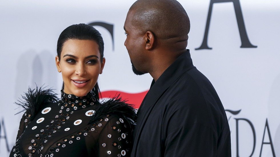 كارداشيان تطلق اسم "سالم" على طفلها الرابع