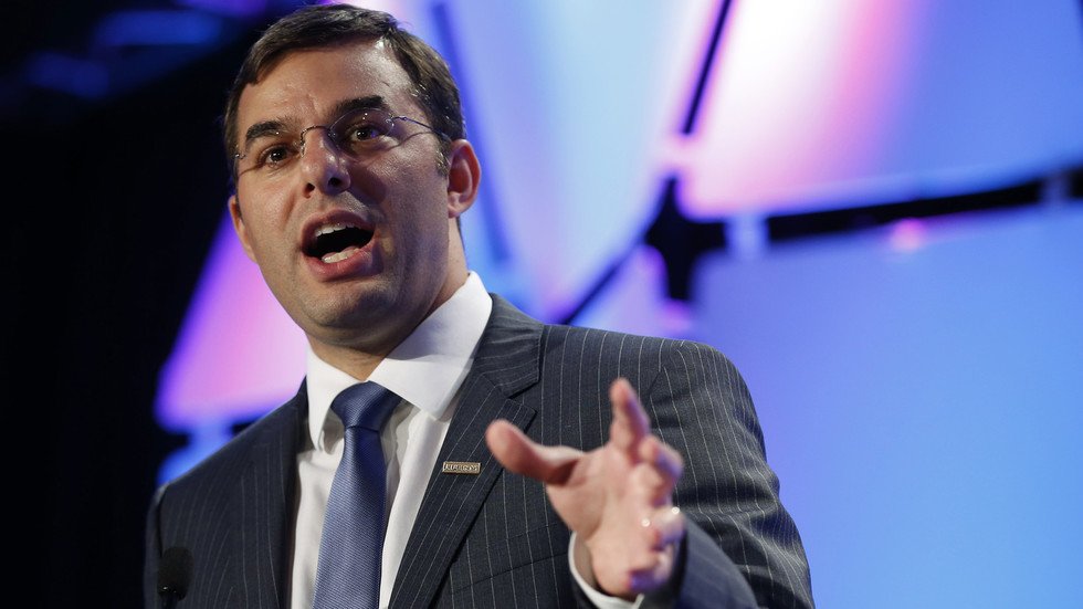 دعوة غير مسبوقة من نائب جمهوري لعزل ترامب