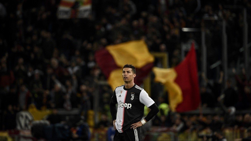 شاهد.. رونالدو يتسلم جائزة قيمة