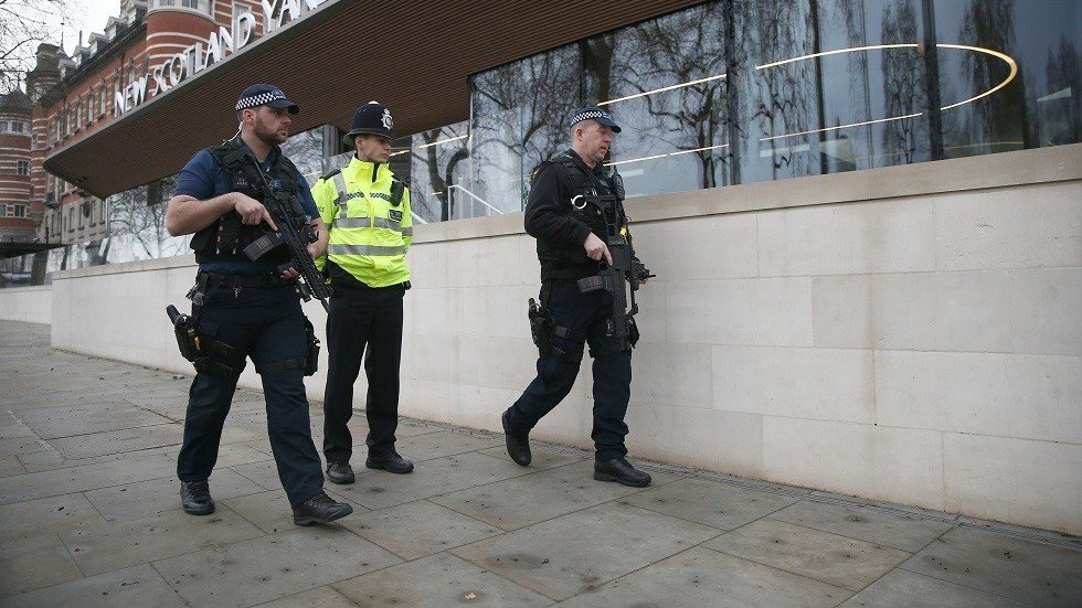 بريطانيا تبدأ تجريم مواطنين بسبب زيارة مناطق في سوريا