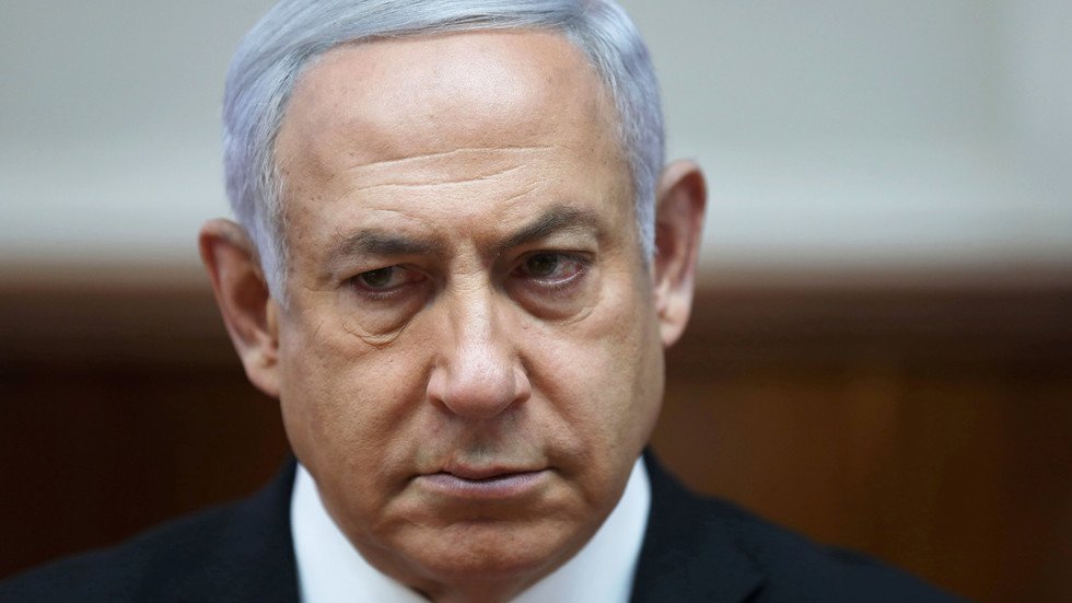 محامي نتنياهو طلب من المستشار القانوني تأجيل جلسة الاستماع في ملفاته لمدة عام