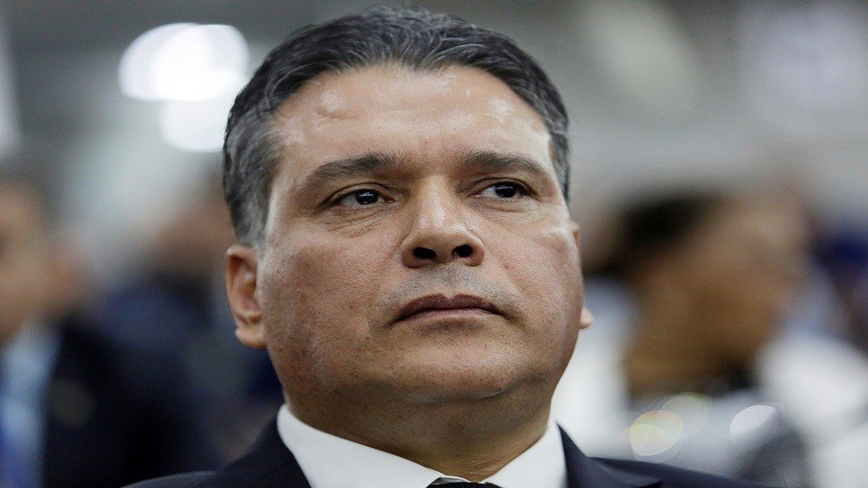 الحزب الحاكم في الجزائر يعلق نشاطاته بسبب 