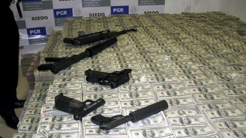 اتحاد المسدس والدولار ضد السلاح الروسي