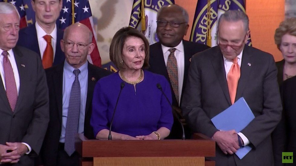 بيلوسي: عزل ترامب ممكن لعرقلته العدالة