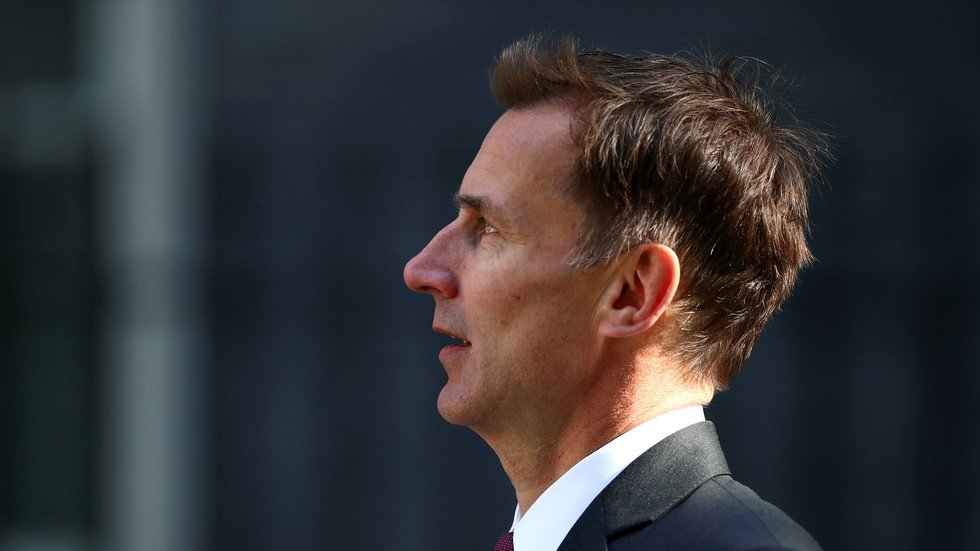 وزير خارجية بريطانيا ينفي قطعيا نية ماي الاستقالة