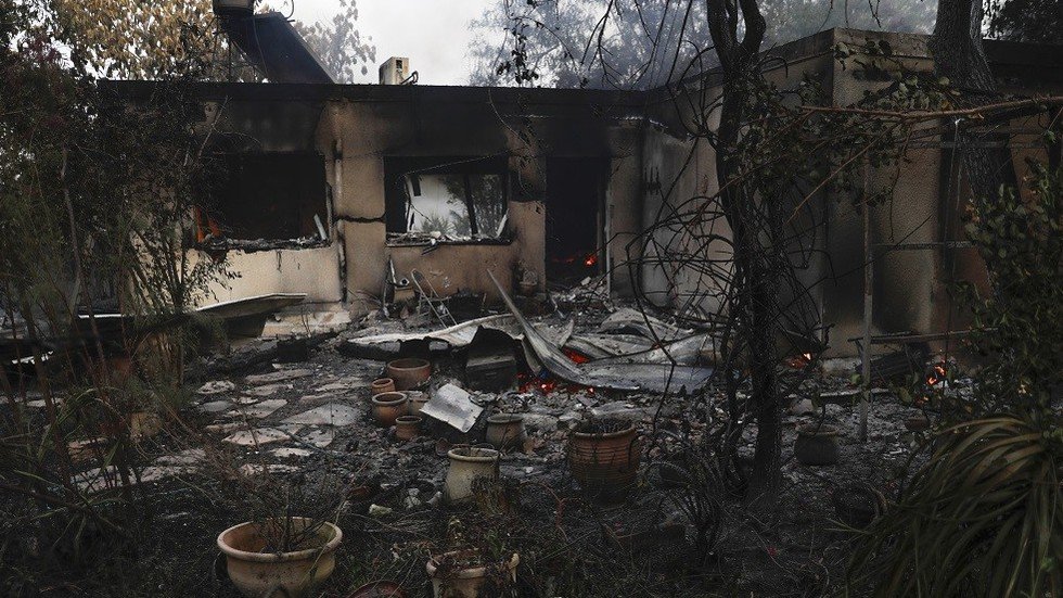 إسرائيل تستنجد بدول للمساعدة في إخماد الحرائق