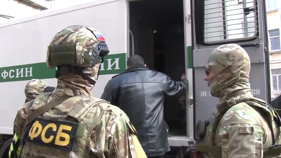 الأمن الروسي يفكك شبكة لتصنيع الأسلحة والمتفجرات 