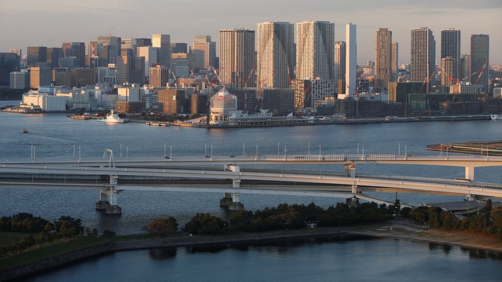 طوكيو تستقبل ترامب بهزة أرضية عنيفة