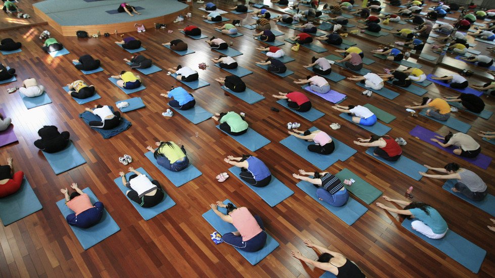 إيران.. اعتقال 30 شخصا لممارسة اليوغا