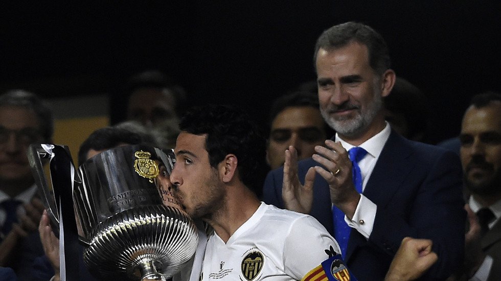 فالنسيا يعمق جراح برشلونة ويحرز لقب كأس ملك إسبانيا