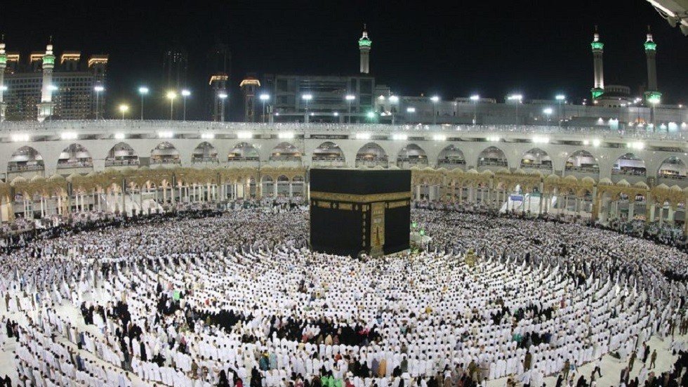 السعودية.. إصابة 26 معتمرا بحادث تصادم (صور)